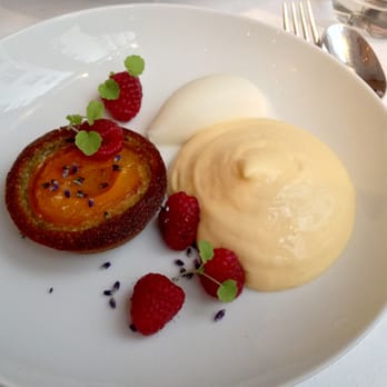 Frenchie - Apricot, pistachio financier, herbs sherbet                   Abricot, financier pistache, sherbet aux herbes - French Near Me - Paris, 75