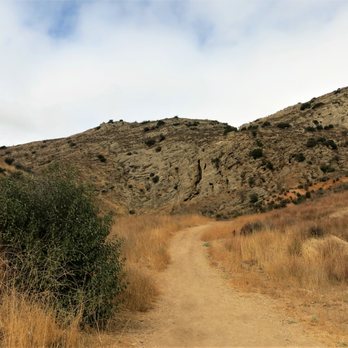 El Scorpion Canyon Park - Trail to Cave of Munits - Hiking Near Me