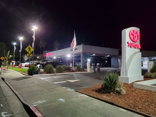 TOYOTA WALNUT CREEK - 154 Photos & 1067 Reviews - 2100 N Broadway ...