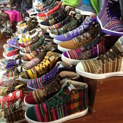 Feria Artesanal Santa Lucía - Zapatillas hechas a mano