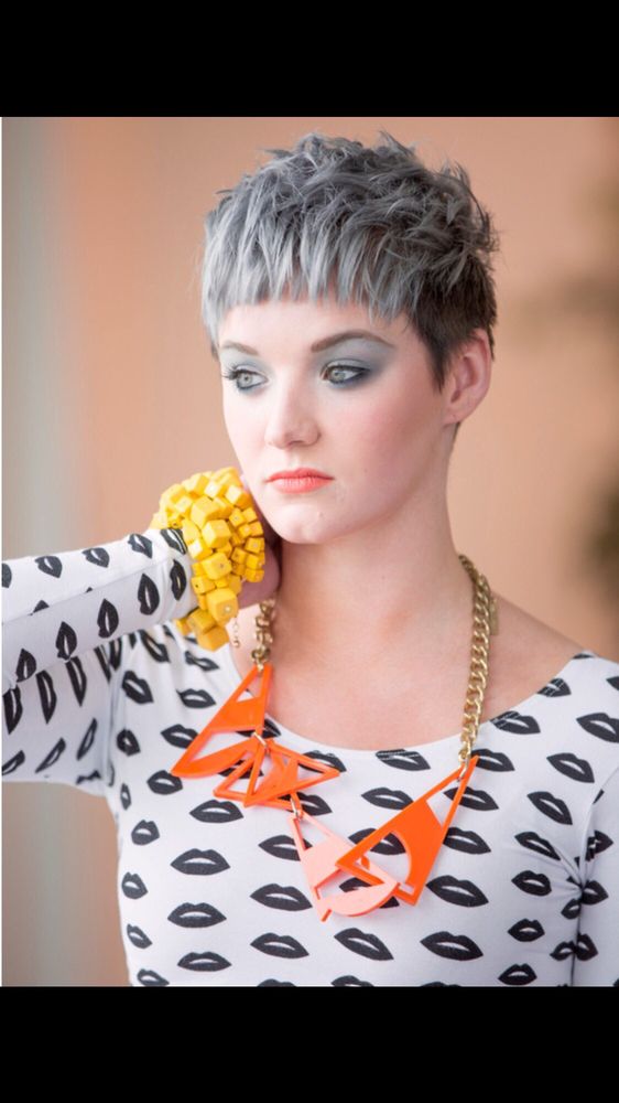 Tammy Feltner-Haircolorist Logo