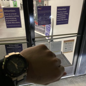 FedEx Office Print & Ship Center - Store with closed sign 5 minutes before closing - Shipping Centers Near Me - Redondo Beach, California FedEx Office Print & Ship Center - Store with closed sign 5 minutes before closing - Shipping Centers Near Me - Redondo Beach, California