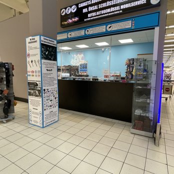 real,- - Schlüsseldienst im Gebäude des reals. - Grocery Near Me - Augsburg, BY