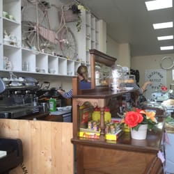 Caledonian Bicycle Company - Cute little cafe!