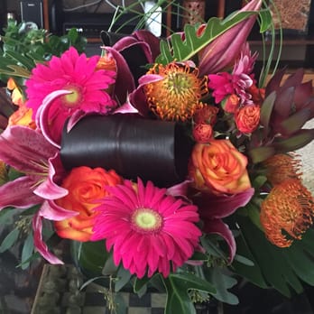 Kloeckner Preferred Flowers - centerpiece - Florists Near Me - Chicago, Illinois Kloeckner Preferred Flowers - centerpiece - Florists Near Me - Chicago, Illinois