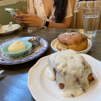 etta - Bucktown - Fire Baked Focaccia- Ricotta, cinnamon bun - Pizza Near Me - Chicago, Illinois etta - Bucktown - Fire Baked Focaccia- Ricotta, cinnamon bun - Pizza Near Me - Chicago, Illinois