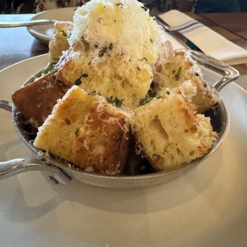 North Italia - White Truffle Garlic Bread - Italian Near Me - Dunwoody, Georgia
