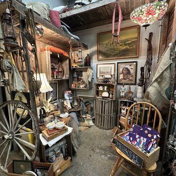 The Coop de Ville - Used, Vintage & Consignment Near Me - Medford, Oregon