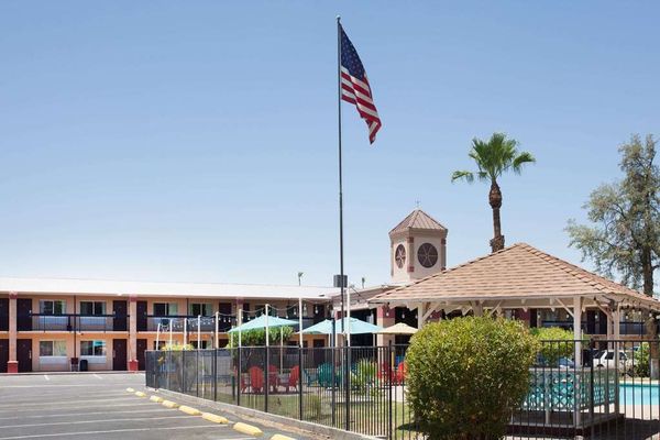 Howard Johnson by Wyndham Yuma by null