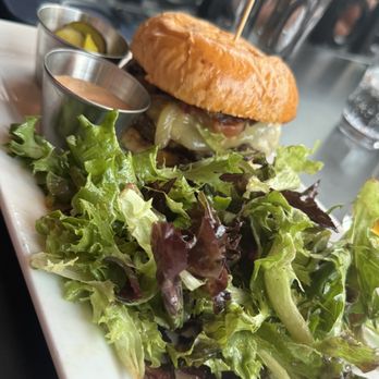 Max London's Restaurant - Burger - delicious - New American Near Me - Saratoga Springs, New York