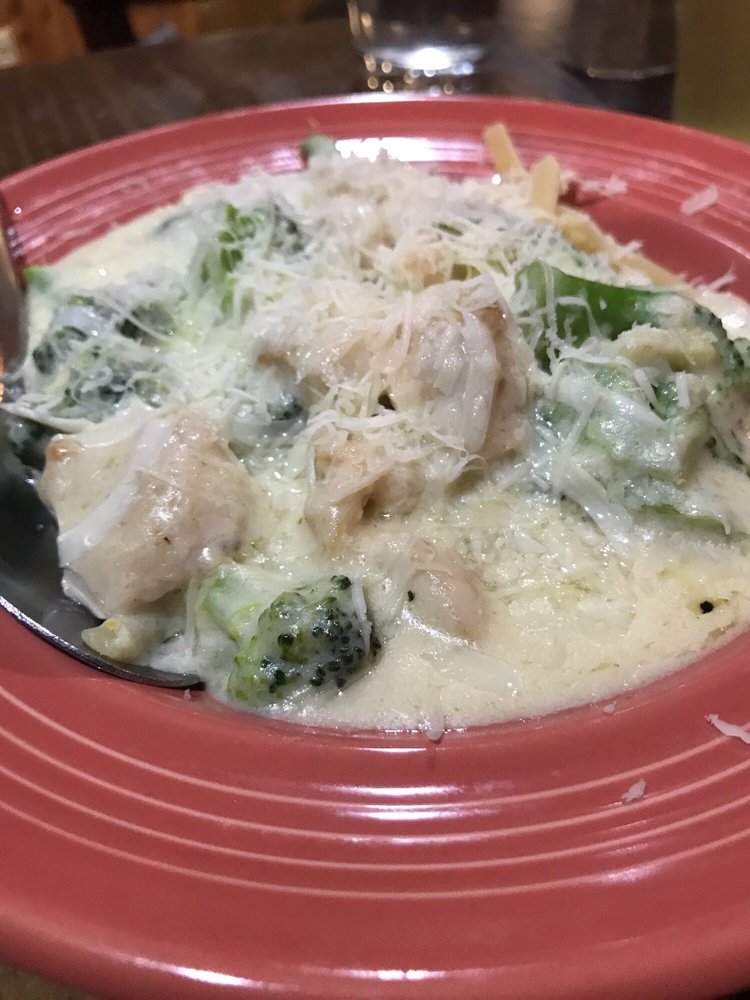 Order Fettuccine Alfredo food online from Colatina Exit store, Bradford on bringmethat.com
