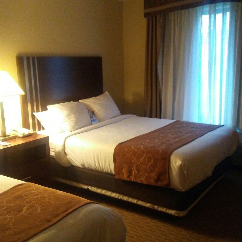 Comfort Suites Hummelstown - Hershey - clean, comfortable beds - Hotels Near Me - Hummelstown, Pennsylvania