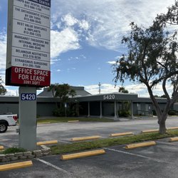 Strabismus Surgeons of Tampa - Front entrance