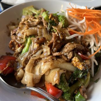 Sawasdee Thai Cuisine - Drunken Noodles - Thai Near Me - Sacramento, California Sawasdee Thai Cuisine - Drunken Noodles - Thai Near Me - Sacramento, California