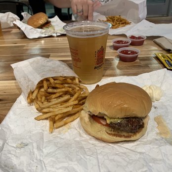 Buddy's Burger - Cheeseburger hold the shredded lettuce - Burgers Near Me - Austin, Texas