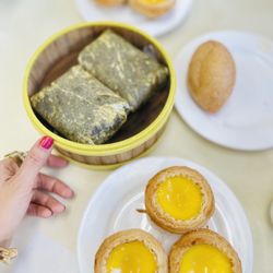 Ginger & Garlic - Mochi Rice in Lotus Leaf, Baked Egg Custard Tart