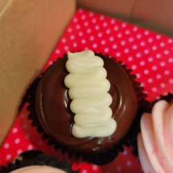 Smallcakes: A Cupcakery