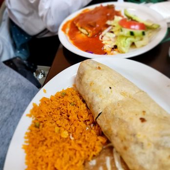 Jalisco Mexican Restaurant - Steak Burrito with rice and beans - Mexican Near Me - Gurnee, Illinois Jalisco Mexican Restaurant - Steak Burrito with rice and beans - Mexican Near Me - Gurnee, Illinois