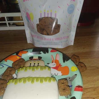 Three Dog Bakery - Special cookie, treats and plate. - Pet Stores Near Me - Indianapolis, Indiana