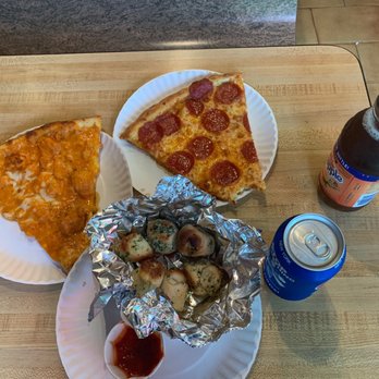 Angela's Pizzeria - Buffalo Chicken Pizza, pepperoni pizza, 6 Garlic Knots - Pizza Near Me - Brooklyn, New York Angela's Pizzeria - Buffalo Chicken Pizza, pepperoni pizza, 6 Garlic Knots - Pizza Near Me - Brooklyn, New York