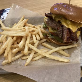 Buffalo Wild Wings - Triple bacon cheeseburger - Sports Bars Near Me - Gurnee, Illinois Buffalo Wild Wings - Triple bacon cheeseburger - Sports Bars Near Me - Gurnee, Illinois