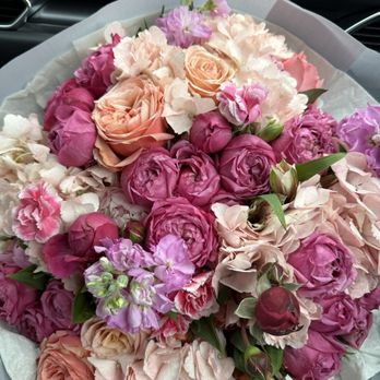 Luna Flowers Shop - Floral Designers Near Me - Chicago, Illinois