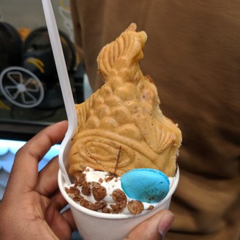 Somisomi - Nutella filled tayaki with milk/oreo swirl ice cream, topped with cocoa pebbles and macaron - Desserts Near Me - Cupertino, California