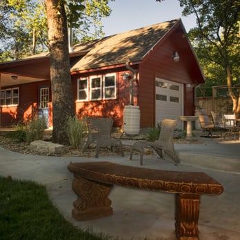 Anderson Bed & Breakfast - Backyard - Bed & Breakfast Near Me - Manhattan, Kansas