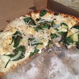 spinach, onion, pineapple pizza with garlic sauce spinach, onion, pineapple pizza with garlic sauce