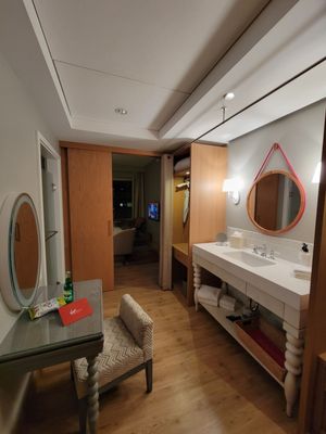 Virgin Hotels Chicago by null