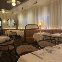 Nanas - Cool retro dining room