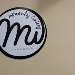 Momentos Únicos - Logo