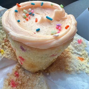 Baked & Wired - Uniporn and Rainho Cupcake - Bakeries Near Me - Washington, DC, District of Columbia