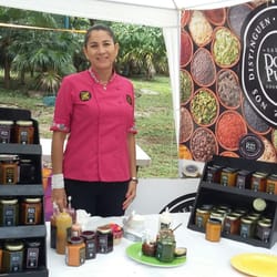 Rapsodia Bazar - Riquísimo todas sus salsas y aderezos. Vale la pena probarlos