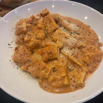 Rockefeller's - Vodka rigatoni with chicken - Steakhouses Near Me - Oak Lawn, Illinois