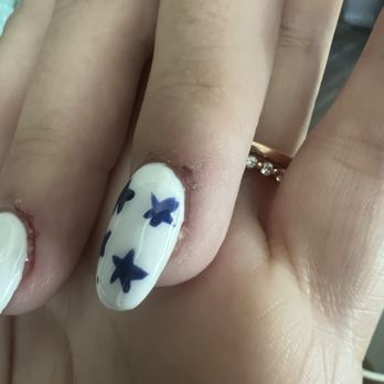 Lili's Nail Spa - Nail Salons Near Me - Montgomery, Illinois