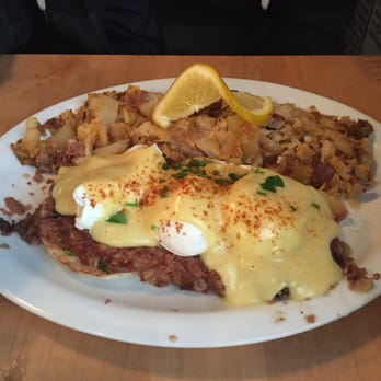 Brownstone Pancake Factory - Irish Eggs Benedict - Breakfast & Brunch Near Me - Edgewater, New Jersey