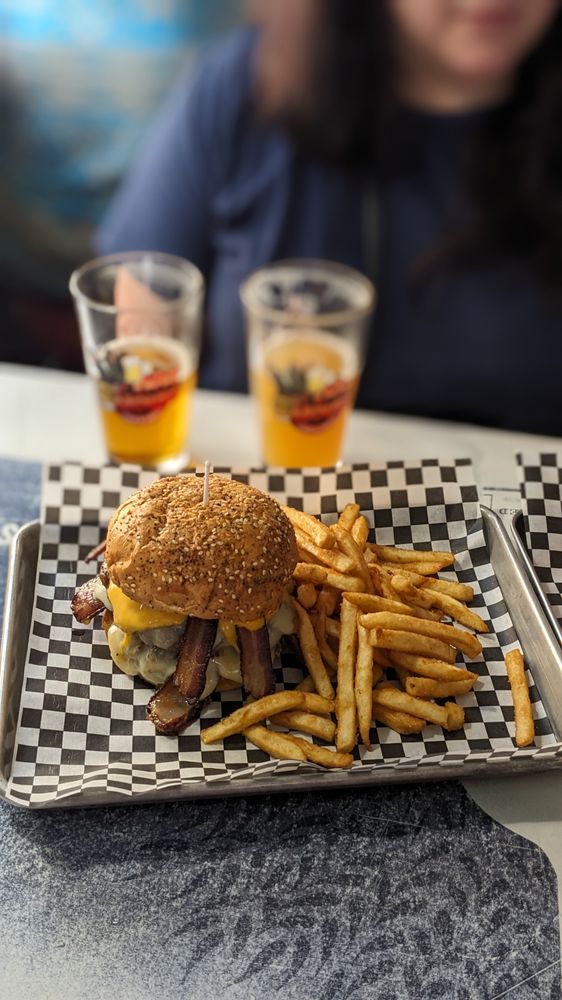 THE DOG HOUSE BAR & GRILL Updated October 2024 22 Photos 117 S