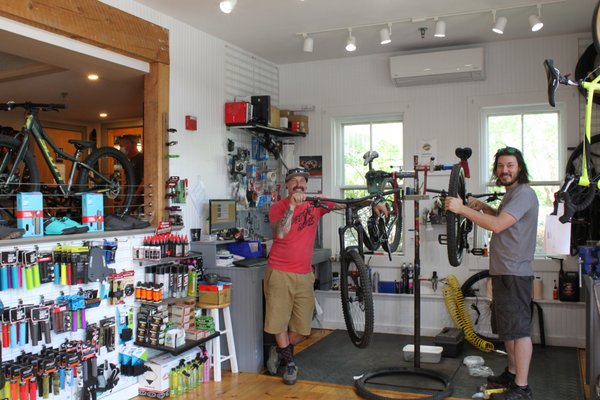 Pinnacle Ski And Sports by null