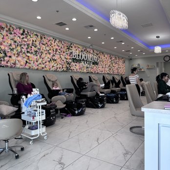 Blooming Nails and Spa - Layout of spa chairs - Nail Salons Near Me - Murrieta, California Blooming Nails and Spa - Layout of spa chairs - Nail Salons Near Me - Murrieta, California