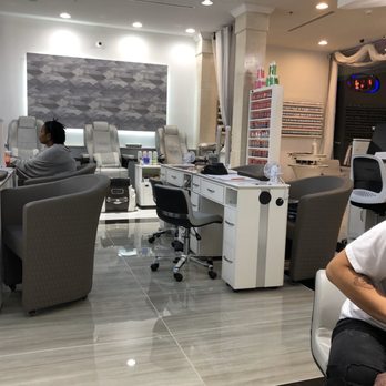 Le’s Nails and Spa - Mani/Pedi Stations - Nail Salons Near Me - Elkridge, Maryland