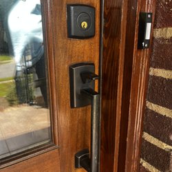Veteran Lock and Key - Is your lock falling off the door? We can fix that for you! 205-267-7667
