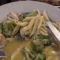 Titlow Tavern & Grille - Pollo Broccoli con Tortiglioni