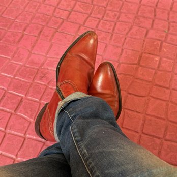 Augusto Lisboa - Pink stone floor. - Cafes Near Me - Lisbon, 11