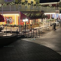 Rivertown LaRosa’s Pizza - Outside