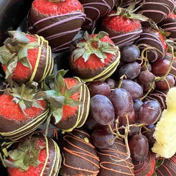 Edible Arrangements - 18 chocolate covered strawberries - Chocolatiers & Shops Near Me - Clermont, Florida Edible Arrangements - 18 chocolate covered strawberries - Chocolatiers & Shops Near Me - Clermont, Florida