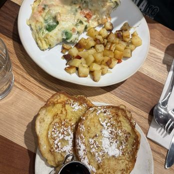 HomeGrown - Leawood - Ironman Omelette & Croissant French Toast - Breakfast & Brunch Near Me - Leawood, Kansas HomeGrown - Leawood - Ironman Omelette & Croissant French Toast - Breakfast & Brunch Near Me - Leawood, Kansas
