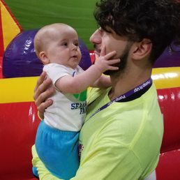 Patient employee lets unknown baby attack face. Patient employee lets unknown baby attack face.