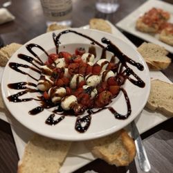 Little Italy Pizza & Italian Restaurant - Mozzarella Caprese