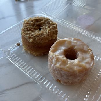 Wave 3 Coffee and Chocolate - Donuts! - Coffee & Tea Near Me - Atlanta, Georgia